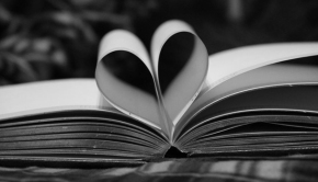 10 ways to show your kids you love reading.