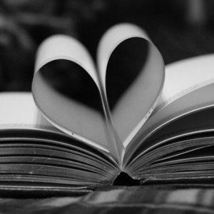 10 ways to show your kids you love reading.